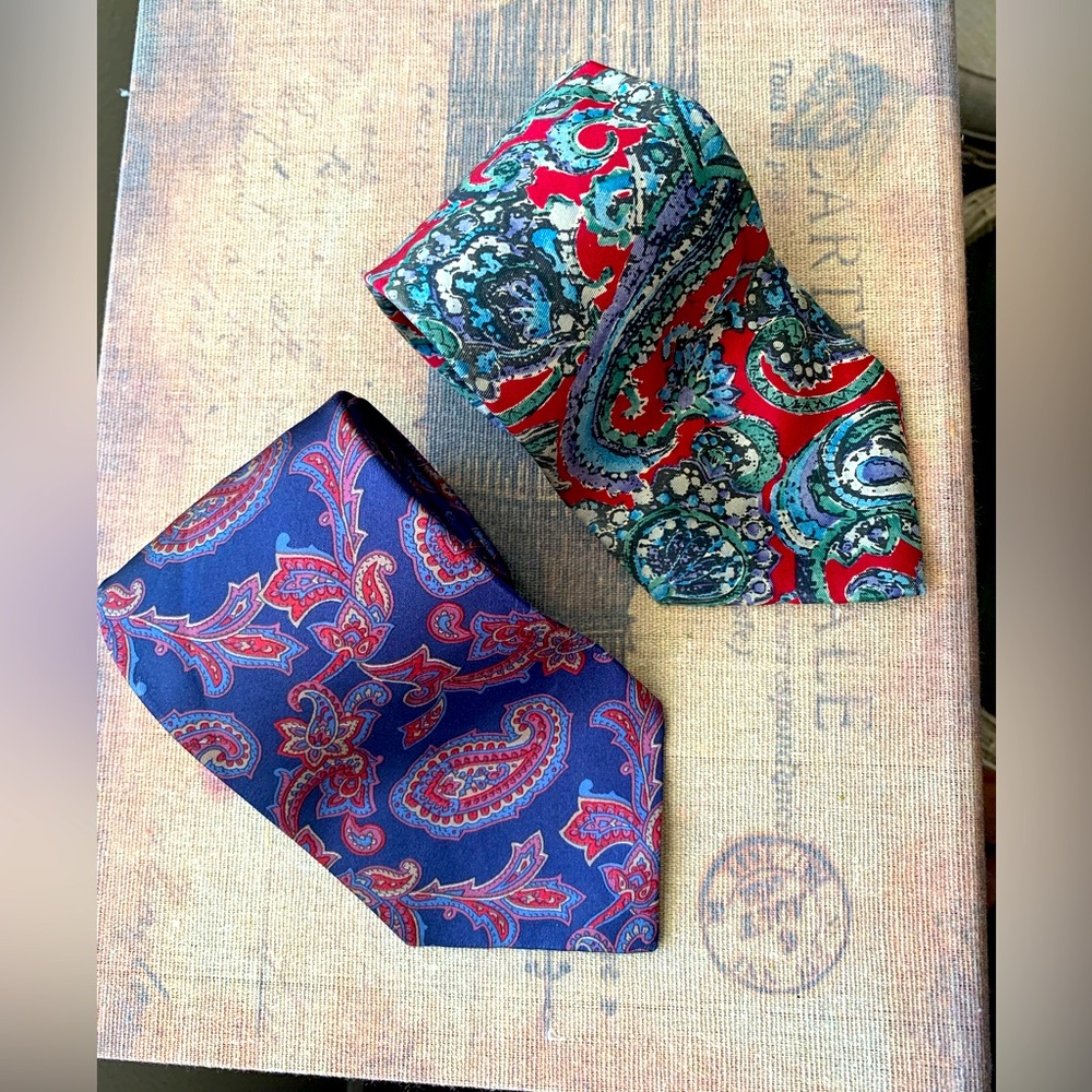 Geoffrey Beene Red/Mint/Blue/Cream Paisley Tie & Multi-Color Silky Fabric Tie